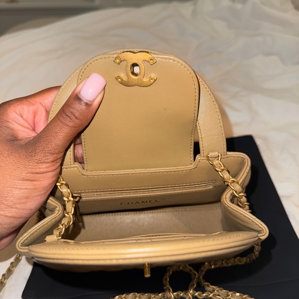 Chanel Small Shopping Bag with Quilted Leather and Chain Strap - Picture 3 of 4